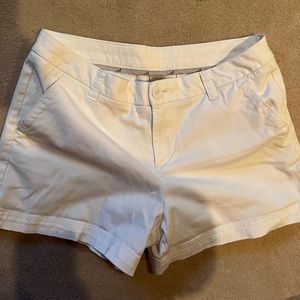 Athletic white khaki shorts